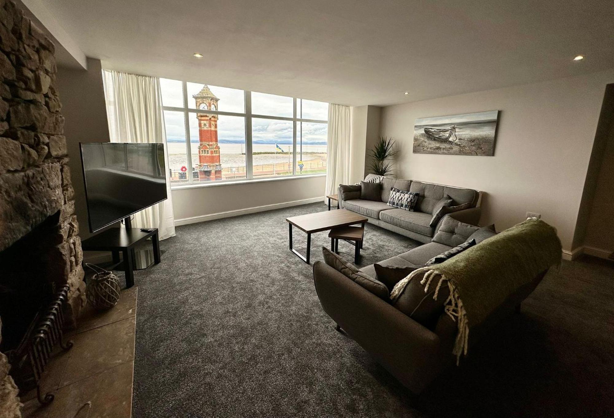 Clock Tower 1 Apartment *